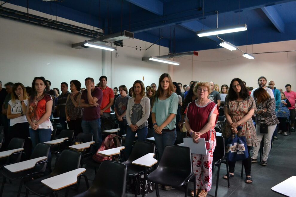 01Minuto de silencio